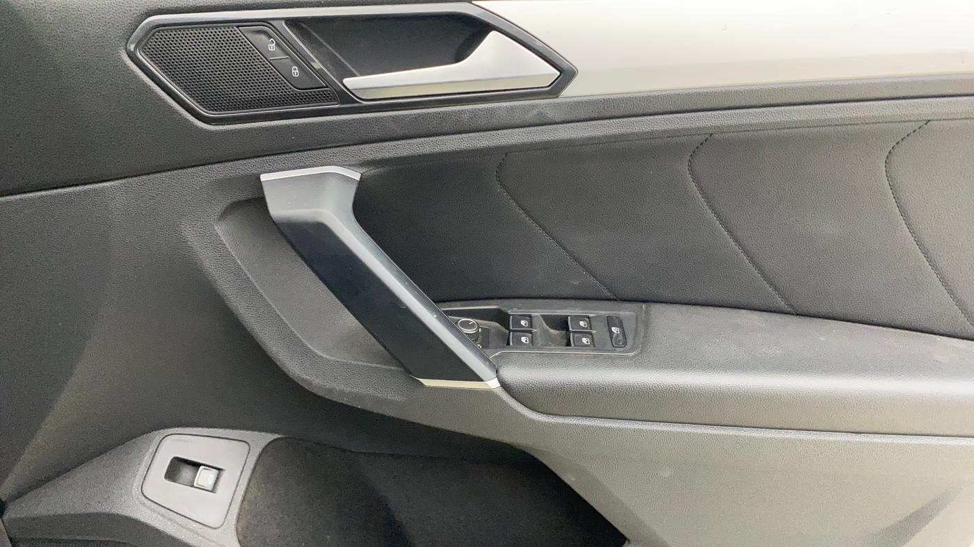 2017 Volkswagen TIGUAN COMFORTLINE TDI AT, Diesel, Automatic, 81,532 km, Driver Side Door Panels Control