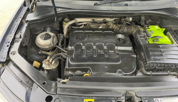 2017 Volkswagen TIGUAN COMFORTLINE TDI AT, Diesel, Automatic, 79,459 km, Engine View - Right