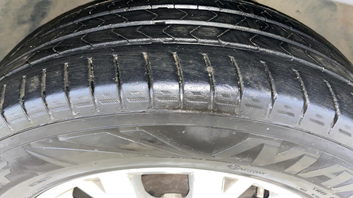 2017 Volkswagen TIGUAN COMFORTLINE TDI AT, Diesel, Automatic, 81,532 km, Right Front Tyre Tread