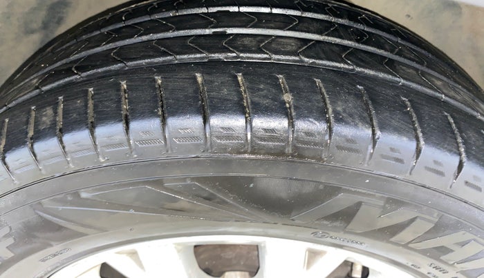 2017 Volkswagen TIGUAN COMFORTLINE TDI AT, Diesel, Automatic, 79,459 km, Right Front Tyre Tread