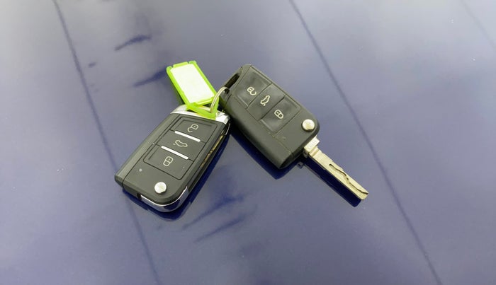 2017 Volkswagen TIGUAN COMFORTLINE TDI AT, Diesel, Automatic, 79,459 km, Key Close Up