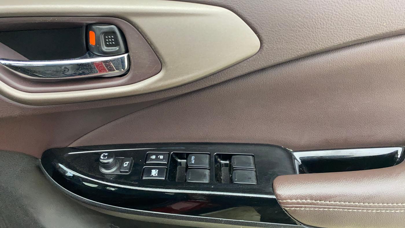 2023 Maruti FRONX ZETA 1.0L TURBO 6 AT, Petrol, Automatic, 24,085 km, Driver Side Door Panels Control