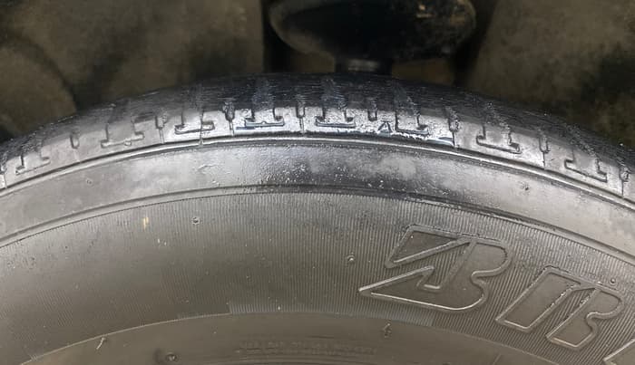 2013 Renault Duster 85 PS RXL DIESEL, Diesel, Manual, 1,05,325 km, Left Front Tyre Tread