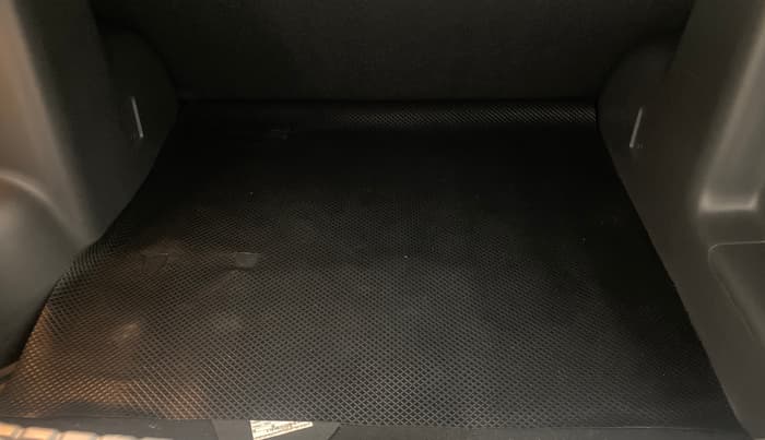2013 Renault Duster 85 PS RXL DIESEL, Diesel, Manual, 1,05,325 km, Boot Inside