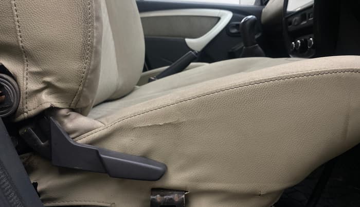 2013 Renault Duster 85 PS RXL DIESEL, Diesel, Manual, 1,05,325 km, Driver Side Adjustment Panel