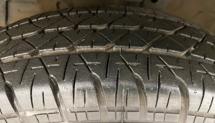 2012 Maruti Swift VXI D, Petrol, Manual, 46,842 km, Left Front Tyre Tread