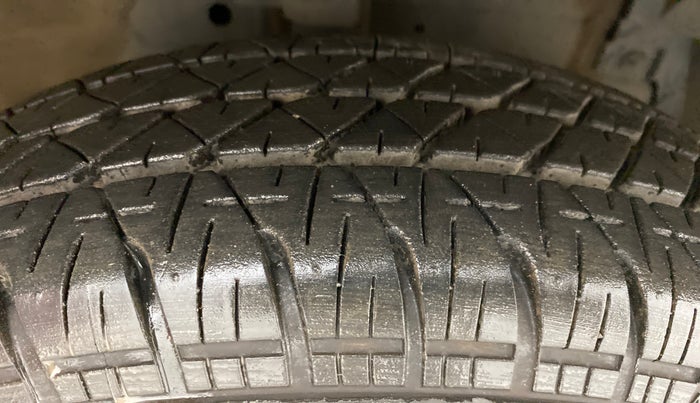 2012 Maruti Swift VXI D, Petrol, Manual, 46,842 km, Right Front Tyre Tread