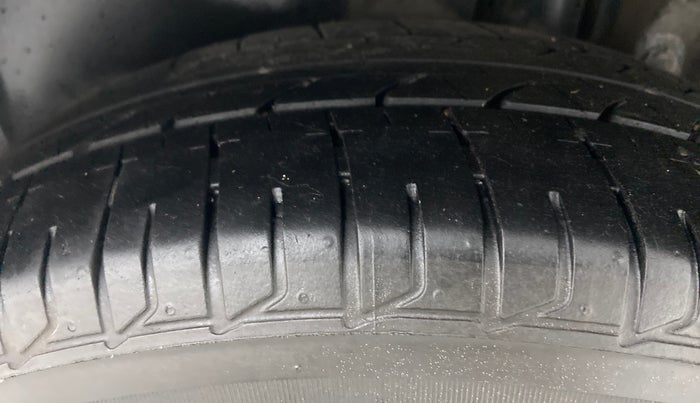 2017 Maruti Ertiga VDI SHVS, Diesel, Manual, 80,280 km, Left Rear Tyre Tread