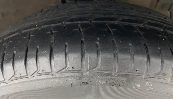 2017 Maruti Ertiga VDI SHVS, Diesel, Manual, 80,280 km, Right Front Tyre Tread