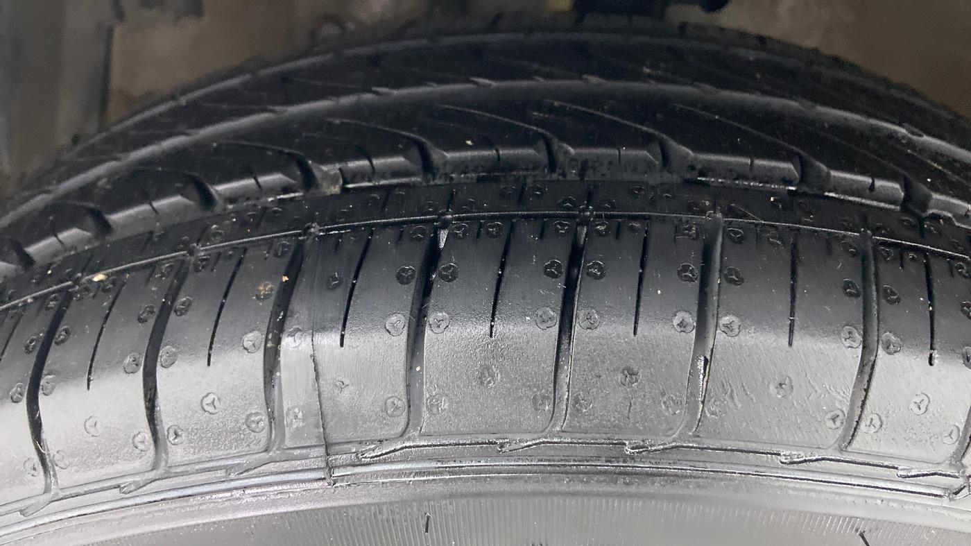 2017 Maruti Ertiga VDI SHVS, Diesel, Manual, 80,280 km, Left Front Tyre Tread