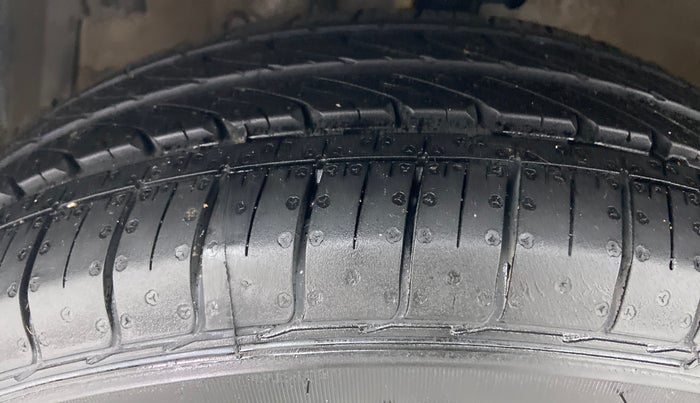 2017 Maruti Ertiga VDI SHVS, Diesel, Manual, 80,280 km, Left Front Tyre Tread