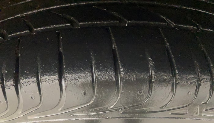 2013 Toyota Etios G, Petrol, Manual, 29,692 km, Right Front Tyre Tread