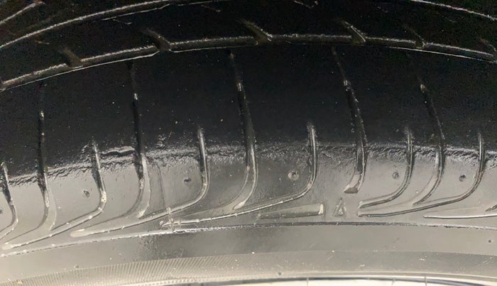 2013 Toyota Etios G, Petrol, Manual, 29,692 km, Right Rear Tyre Tread