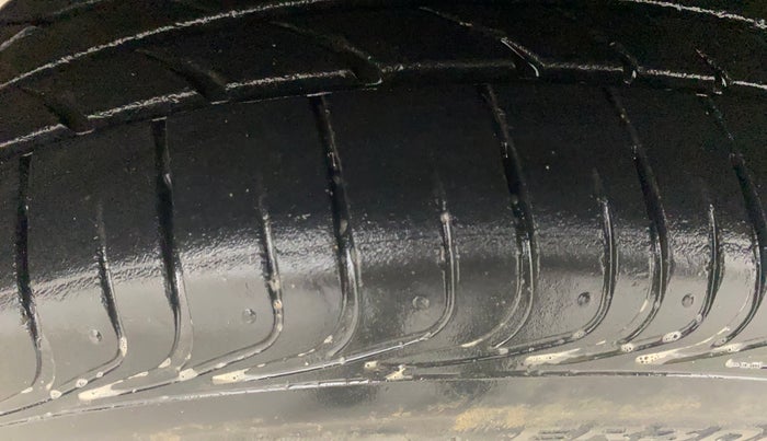 2013 Toyota Etios G, Petrol, Manual, 29,692 km, Left Front Tyre Tread