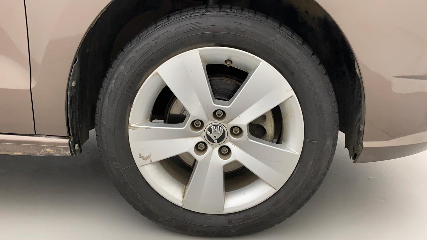 2020 Skoda Rapid AMBITION TSI, Petrol, Manual, 64,575 km, Right Front Wheel