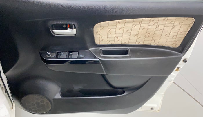 2017 Maruti Wagon R 1.0 VXI AMT, CNG, Automatic, 53,444 km, Driver Side Door Panels Control