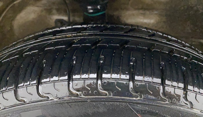 2017 Maruti Wagon R 1.0 VXI AMT, CNG, Automatic, 53,444 km, Right Front Tyre Tread