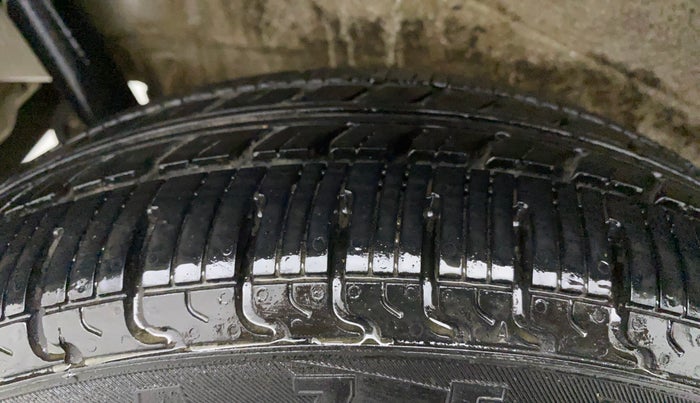 2017 Maruti Wagon R 1.0 VXI AMT, CNG, Automatic, 53,444 km, Right Rear Tyre Tread