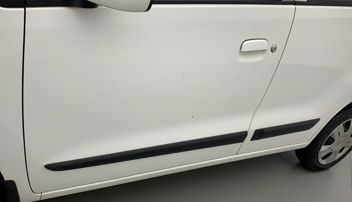 2017 Maruti Wagon R 1.0 VXI AMT, CNG, Automatic, 53,444 km, Front passenger door - Slightly dented