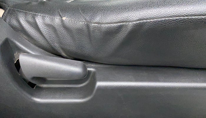 2017 Maruti Wagon R 1.0 VXI AMT, CNG, Automatic, 53,444 km, Driver Side Adjustment Panel