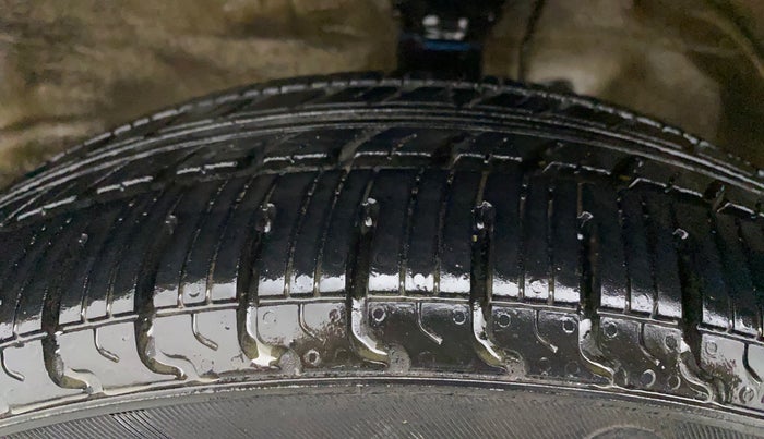 2017 Maruti Wagon R 1.0 VXI AMT, CNG, Automatic, 53,444 km, Left Front Tyre Tread