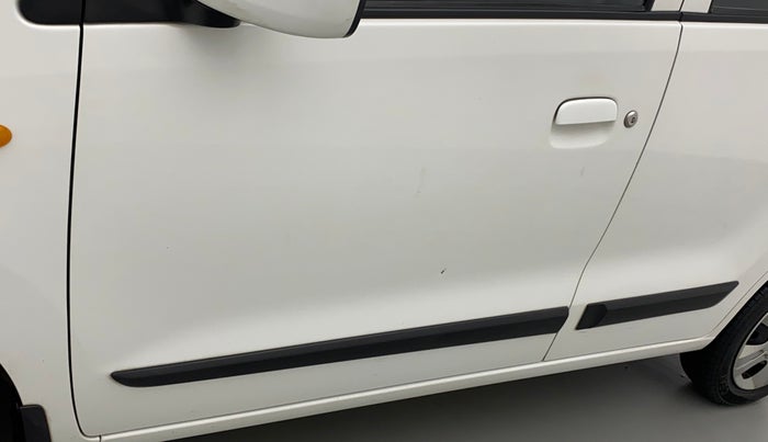 2017 Maruti Wagon R 1.0 VXI AMT, CNG, Automatic, 53,444 km, Front passenger door - Slight discoloration