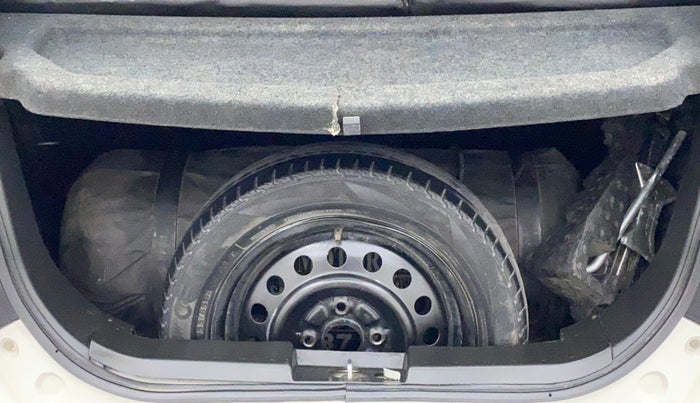 2017 Maruti Wagon R 1.0 VXI AMT, CNG, Automatic, 53,444 km, Boot Inside