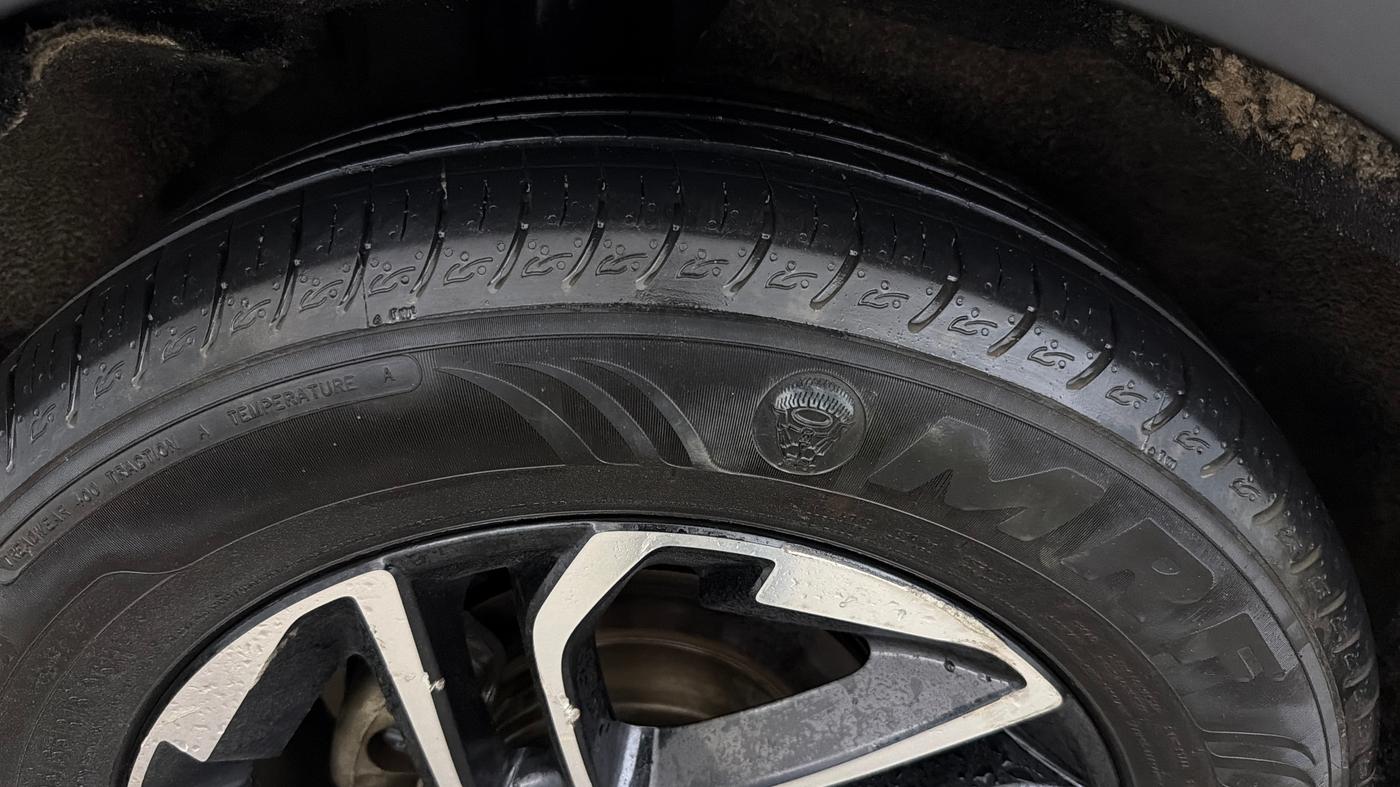2022 KIA CARENS PRESTIGE PLUS 1.5 DIESEL 7 STR, Diesel, Manual, 1,08,459 km, Right Rear Tyre Tread