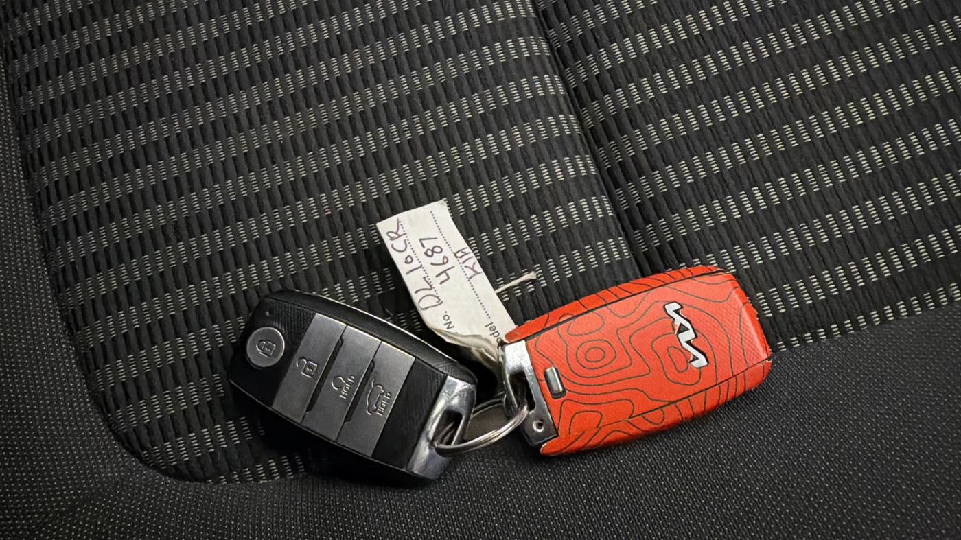 2022 KIA CARENS PRESTIGE PLUS 1.5 DIESEL 7 STR, Diesel, Manual, 1,08,459 km, Key Close Up