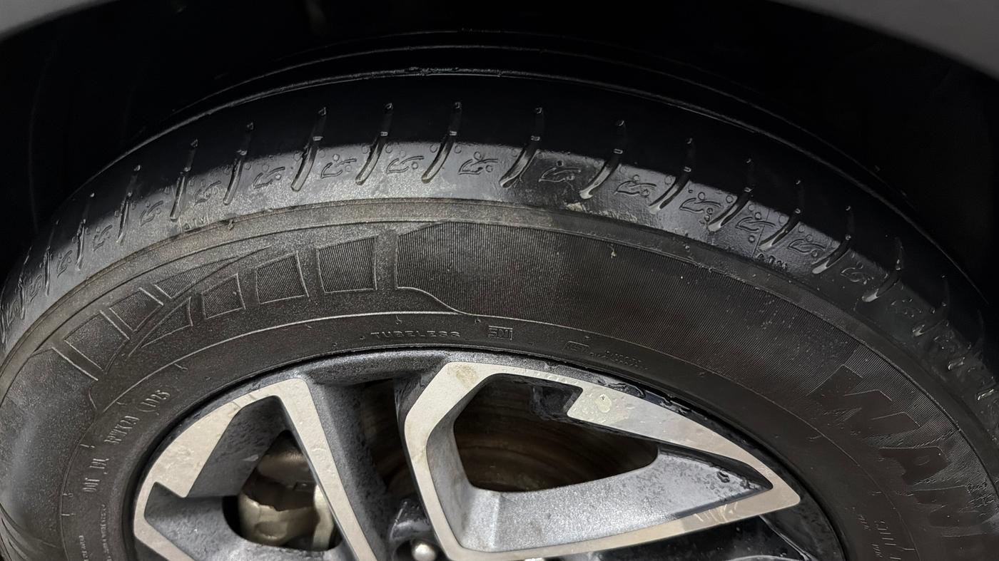 2022 KIA CARENS PRESTIGE PLUS 1.5 DIESEL 7 STR, Diesel, Manual, 1,08,459 km, Left Front Tyre Tread