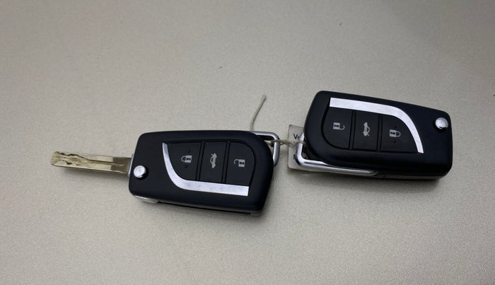 2015 Toyota Corolla Altis G CVT PETROL, Petrol, Automatic, 84,897 km, Key Close Up