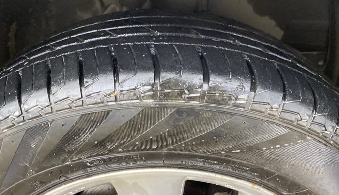 2015 Toyota Corolla Altis G CVT PETROL, Petrol, Automatic, 84,897 km, Right Front Tyre Tread