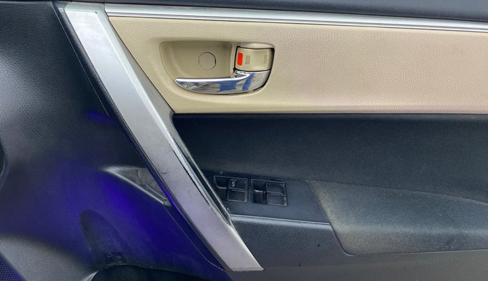 2015 Toyota Corolla Altis G CVT PETROL, Petrol, Automatic, 84,897 km, Driver Side Door Panels Control