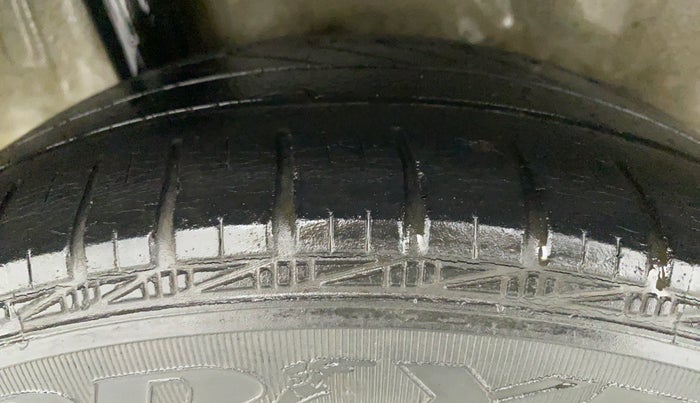 2013 Honda Brio 1.2 VX AT I VTEC, Petrol, Automatic, 64,627 km, Right Rear Tyre Tread