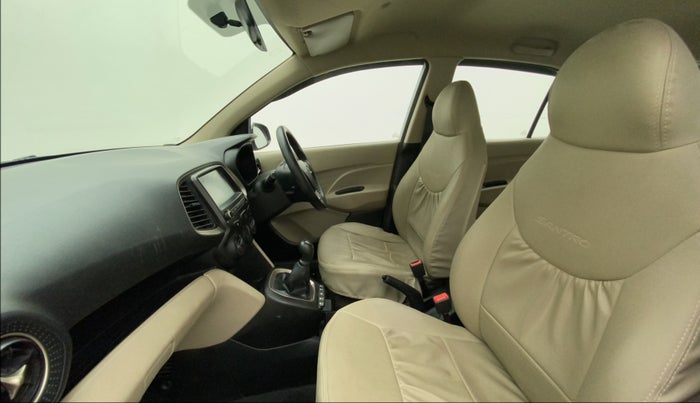 2019 Hyundai NEW SANTRO SPORTZ CNG, CNG, Manual, 31,552 km, Right Side Front Door Cabin