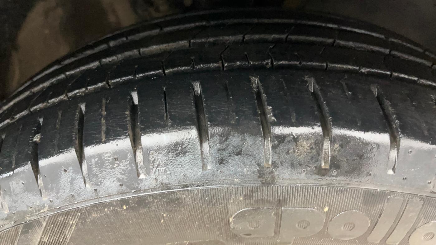 2017 Volkswagen Polo HIGHLINE1.2L, Petrol, Manual, 73,806 km, Right Front Tyre Tread