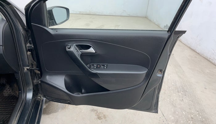 2017 Volkswagen Polo HIGHLINE1.2L, Petrol, Manual, 73,773 km, Driver Side Door Panels Control