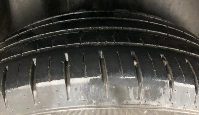 2017 Volkswagen Polo HIGHLINE1.2L, Petrol, Manual, 73,773 km, Right Rear Tyre Tread