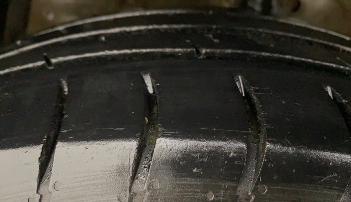 2014 Maruti Swift Dzire VXI, Petrol, Manual, 71,844 km, Left Front Tyre Tread