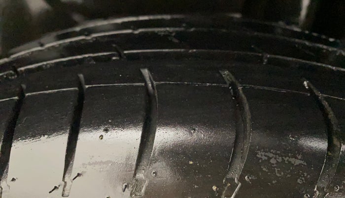 2014 Maruti Swift Dzire VXI, Petrol, Manual, 71,844 km, Left Rear Tyre Tread