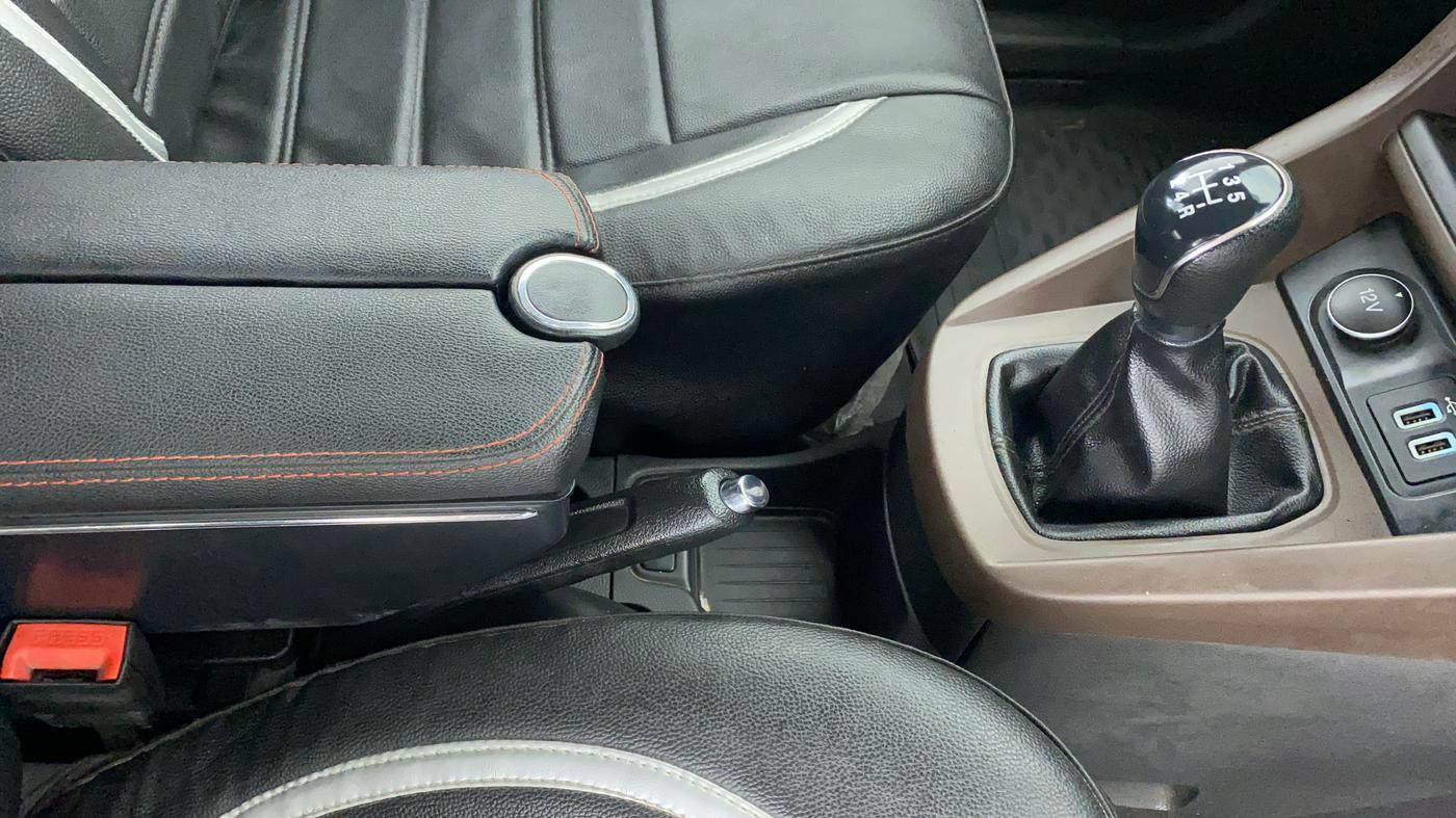 2018 Ford FREESTYLE TITANIUM PLUS 1.2 PETROL, Petrol, Manual, 75,293 km, Gear Lever