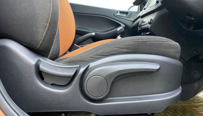 2015 Hyundai i20 Active 1.2 SX, Petrol, Manual, 58,121 km, Driver Side Adjustment Panel