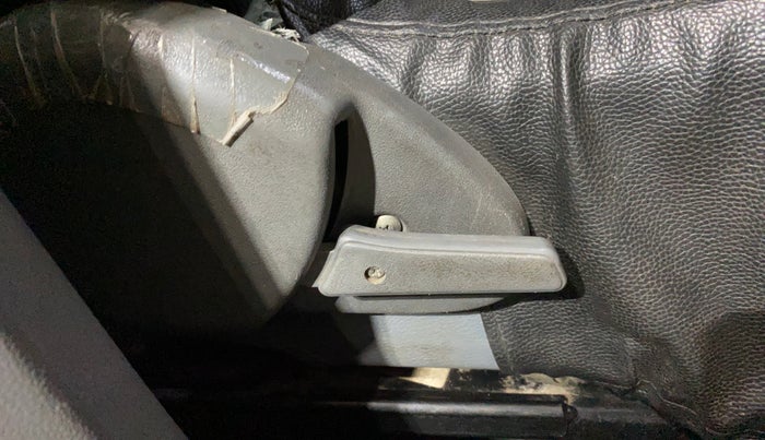 2015 Maruti Alto 800 LXI, Petrol, Manual, 42,405 km, Driver Side Adjustment Panel