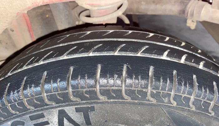 2015 Maruti Alto 800 LXI, Petrol, Manual, 42,405 km, Left Rear Tyre Tread