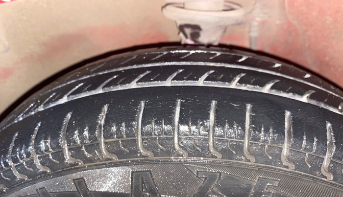 2015 Maruti Alto 800 LXI, Petrol, Manual, 42,405 km, Left Front Tyre Tread