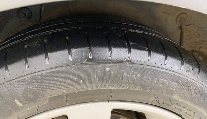 2012 Hyundai Verna FLUIDIC 1.6 VTVT SX, CNG, Manual, 99,536 km, Right Rear Tyre Tread