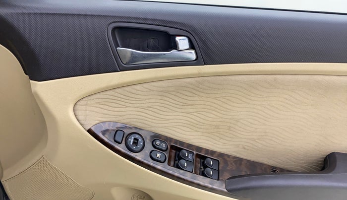 2012 Hyundai Verna FLUIDIC 1.6 VTVT SX, CNG, Manual, 99,536 km, Driver Side Door Panels Control