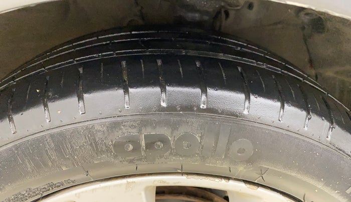 2012 Hyundai Verna FLUIDIC 1.6 VTVT SX, CNG, Manual, 99,536 km, Right Front Tyre Tread