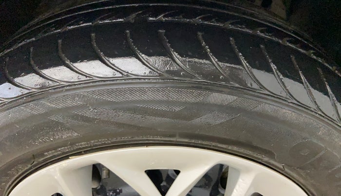 2015 Ford Figo Aspire TREND 1.2 PETROL, Petrol, Manual, 43,065 km, Right Front Tyre Tread