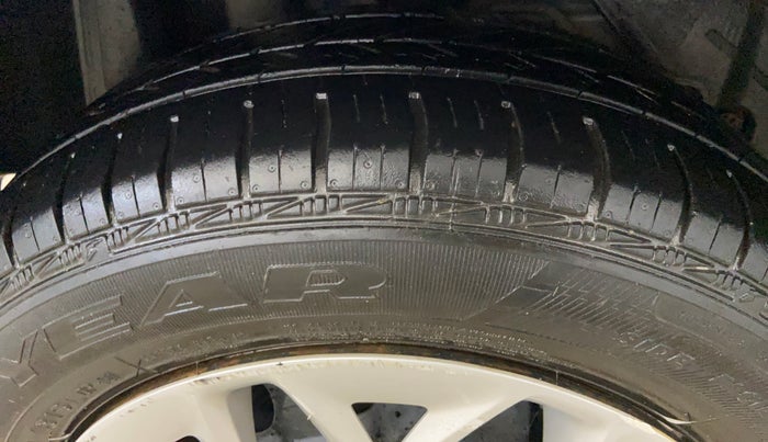 2015 Ford Figo Aspire TREND 1.2 PETROL, Petrol, Manual, 43,065 km, Right Rear Tyre Tread